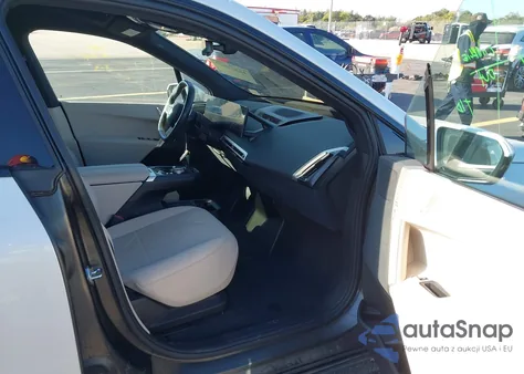 2023 BMW Ix xDrive50 z USA, uszkodzony, nr VIN WB523CF09PCL95969